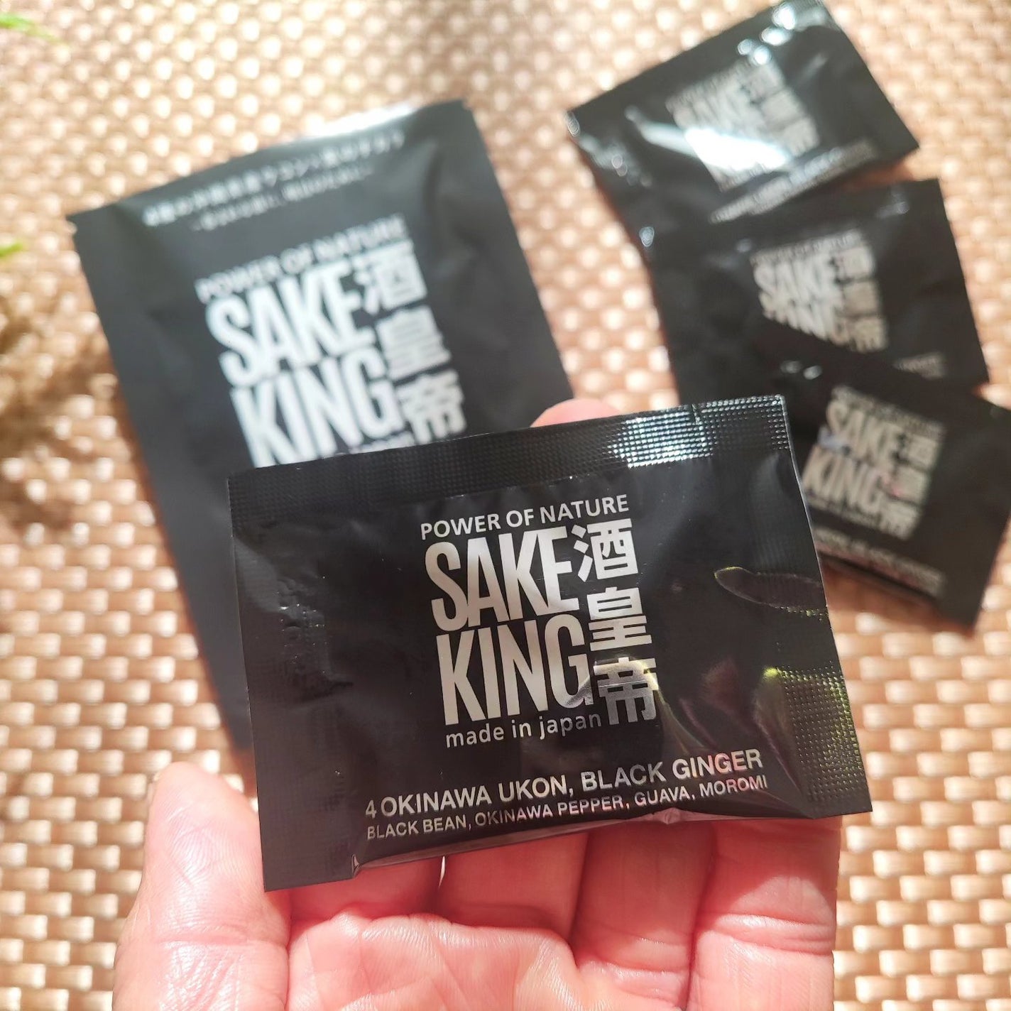 YUMI on LIPS 「乾杯前の新習慣に🍷✨\『SAKEKING(サケキング)』/lも..」(2枚目)