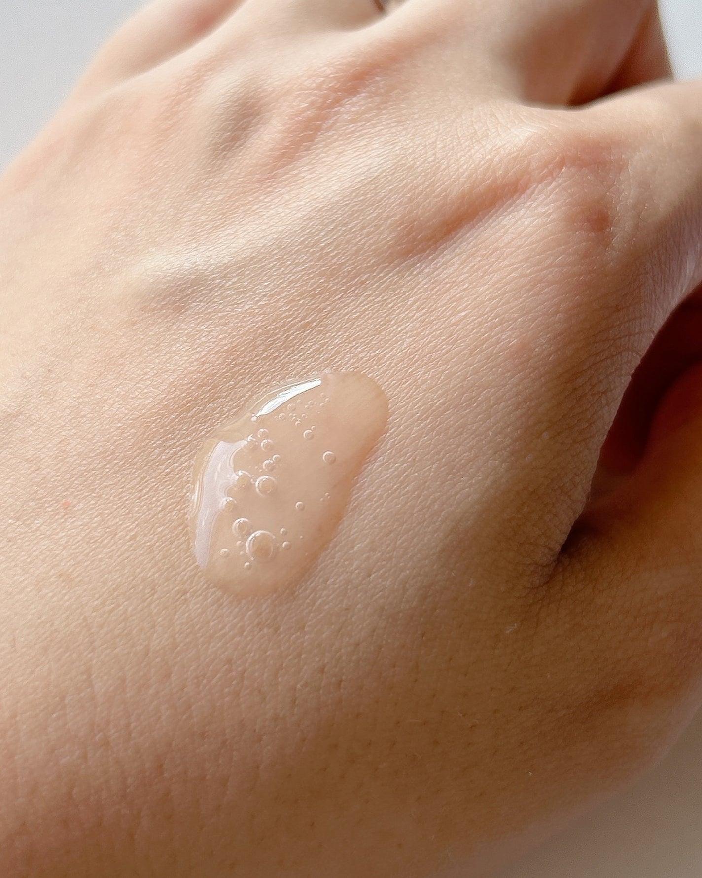 サンちゃん on LIPS 「うるおい改善導入美容液朝も夜もつかえる洗顔後の一番最初に手のひ..」(3枚目)