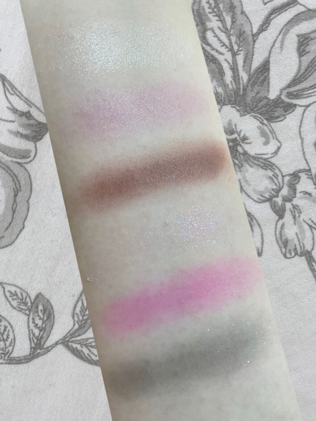 もい on LIPS 「#コスメ購入品DAZZSHOPホリデーアイシャドウパレット I..」(3枚目)