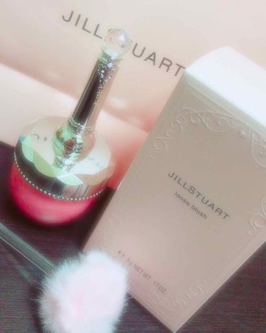 ♥ JILLSTUART ルースブラッシュ ♥

種類⇝6種類 ❤️

お値段⇝4,104ｴﾝ(税込) 💙

わたしはfluffy flower 02番を買いましたあ！

思ったより色がつくのでちょっと