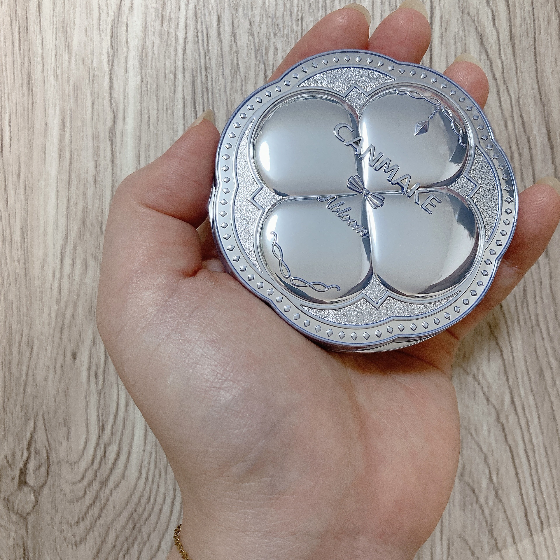 マシュマロフィニッシュパウダー　～Abloom～/キャンメイク/プレストパウダーを使ったクチコミ（3枚目）