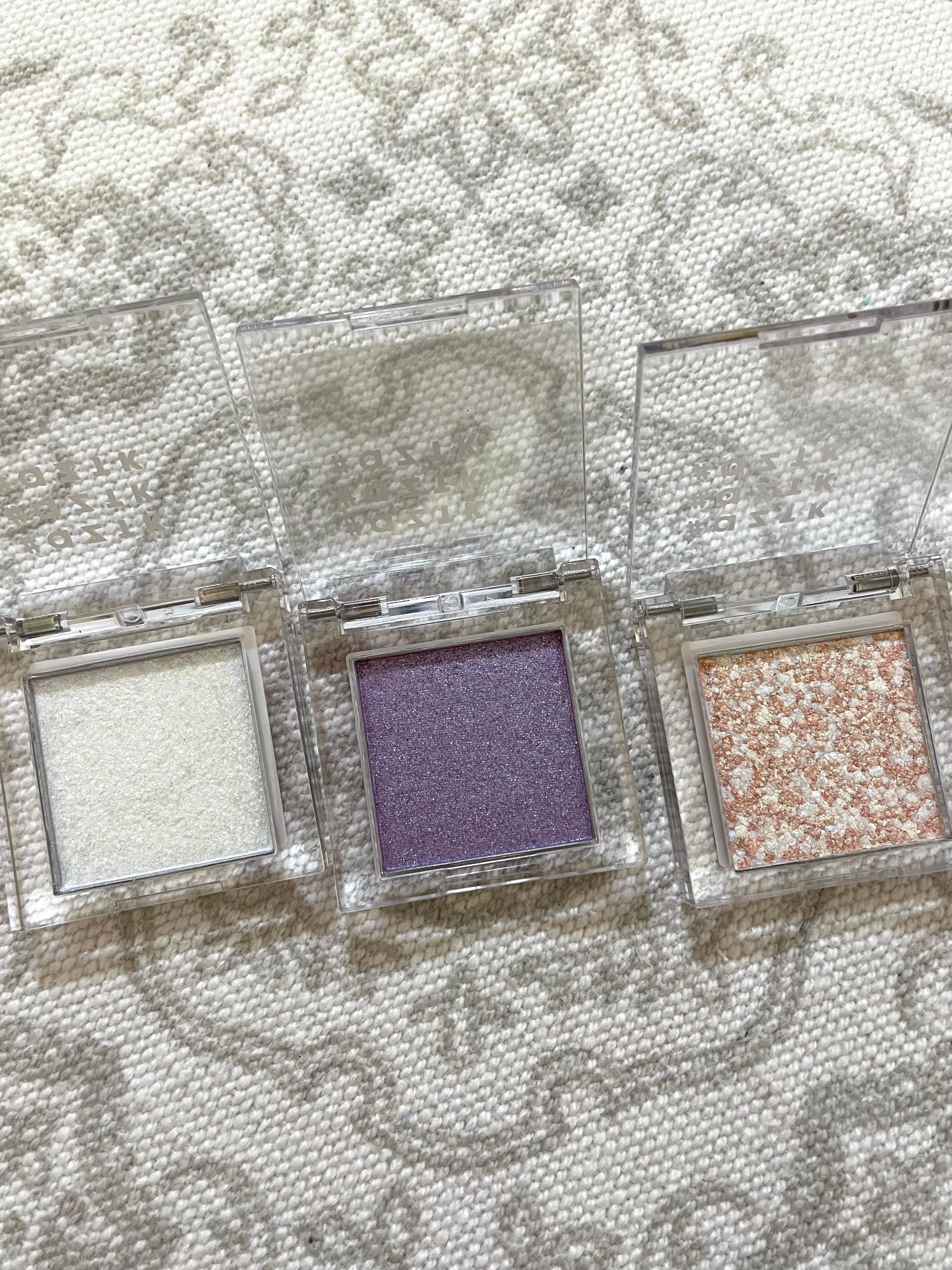 シングルアイシャドウ/aZTK/単色アイシャドウを使ったクチコミ(1枚目)