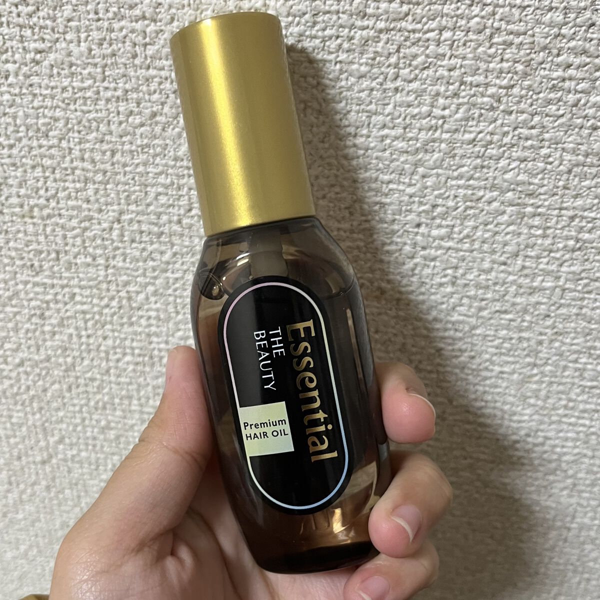 こんばんは！
今日は
lipsさんから提供頂いた、

エッセンシャル
髪のキメ美容プレミアムヘアオイル

について紹介したいと思います♪

天然由来の美髪オイル
18-MEAoil配合で、髪にたった0.1%未満しかない貴重な成分を使っている