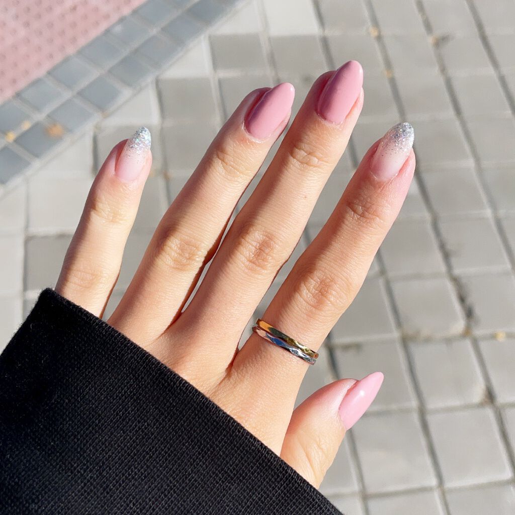 #ジェルネイル,#セルフジェルネイル,#冬ネイル,#秋冬ネイル,#セルフネイル,#ネイル,#プチプラネイル,#大人ネイル,#大人っぽネイル,#ピンクネイル,#くすみピンクネイル,#ラメグラネイル,#シルバーネイルのネイルデザイン