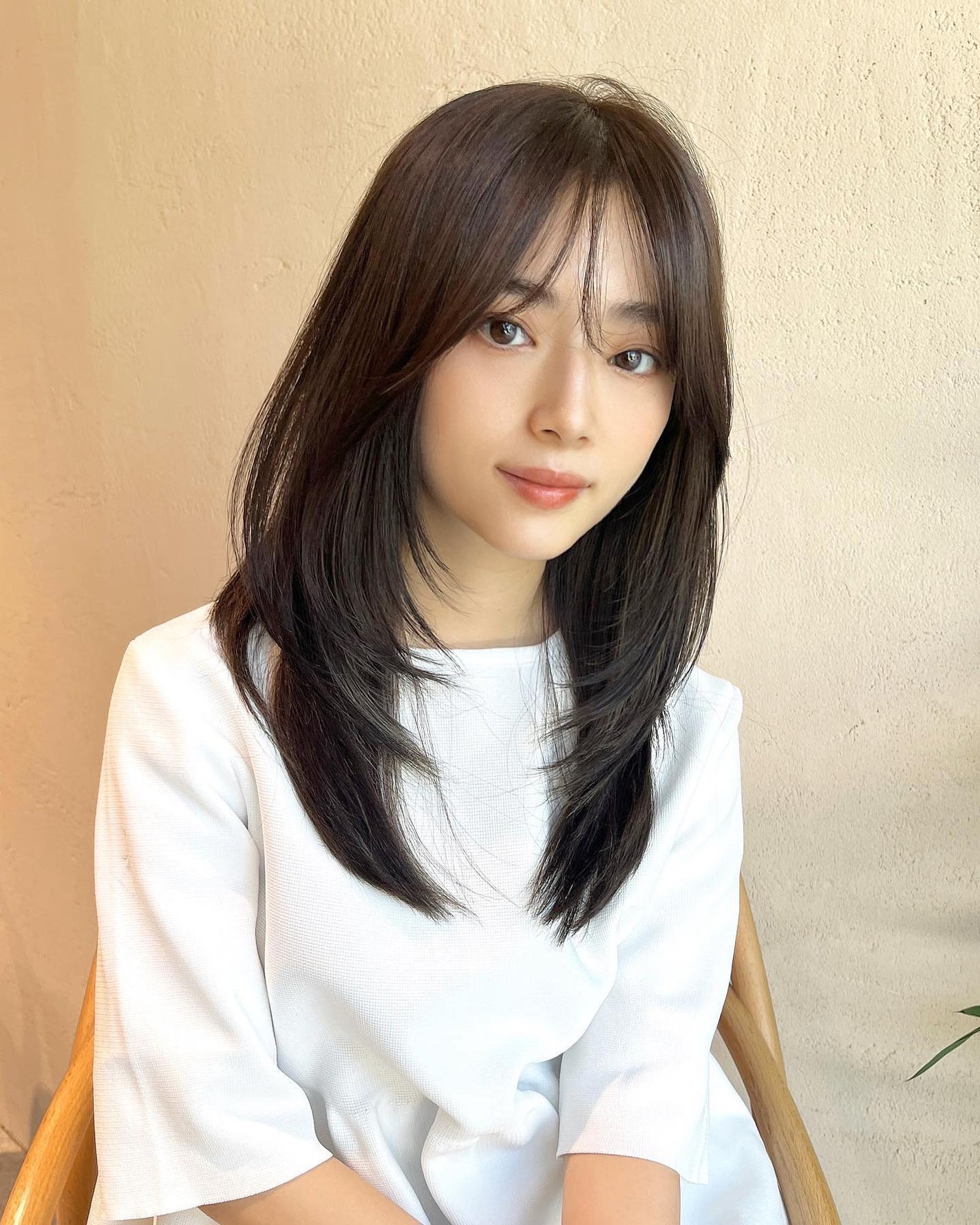 HARUNA on LIPS 「人気のレイヤースタイル🤍🤍さらっとストレートタッチでもおしゃれ..」(2枚目)