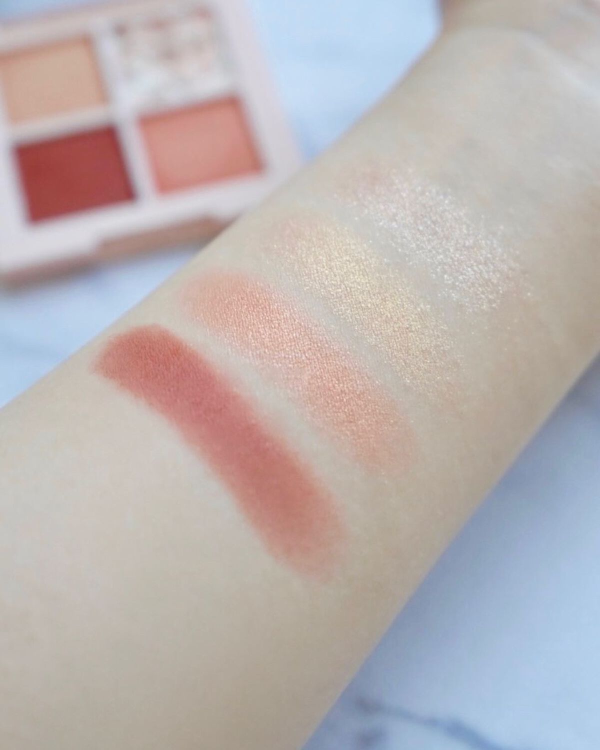 レブロン ダズル アイシャドウ クアッド/REVLON/アイシャドウパレットを使ったクチコミ（2枚目）