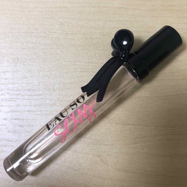 victoria's secret (ヴィクトリアズシークレット) Eau So Sexy Eau de Parfum Rollerballのクチコミ「
ヴィクシー 頂き物。
LAの空港なら確実に売っているかと。

ロールタイプで手首と首後ろにつ.....」（1枚目）