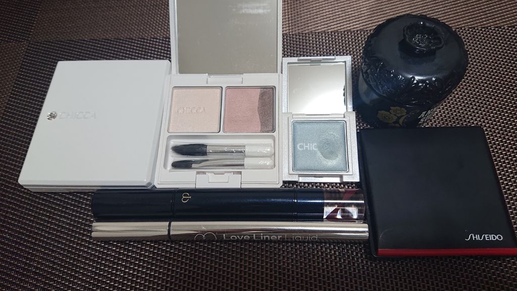 ミスティック パウダーアイシャドウ/CHICCA/アイシャドウパレットを使ったクチコミ(1枚目)