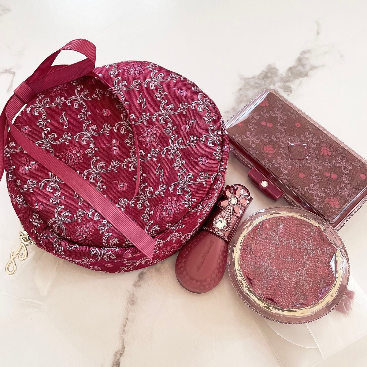 ジルスチュアート ミッドナイトチェリー コレクション/JILL STUART/メイクアップキットを使ったクチコミ(1枚目)