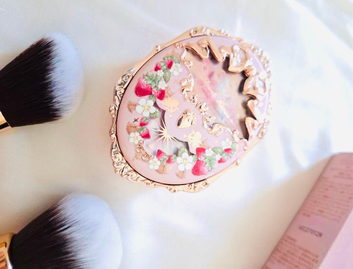 ソジン800 on LIPS 「フラワーノーズストロベリーロココチークブラッシュ(G01)をプ..」(5枚目)