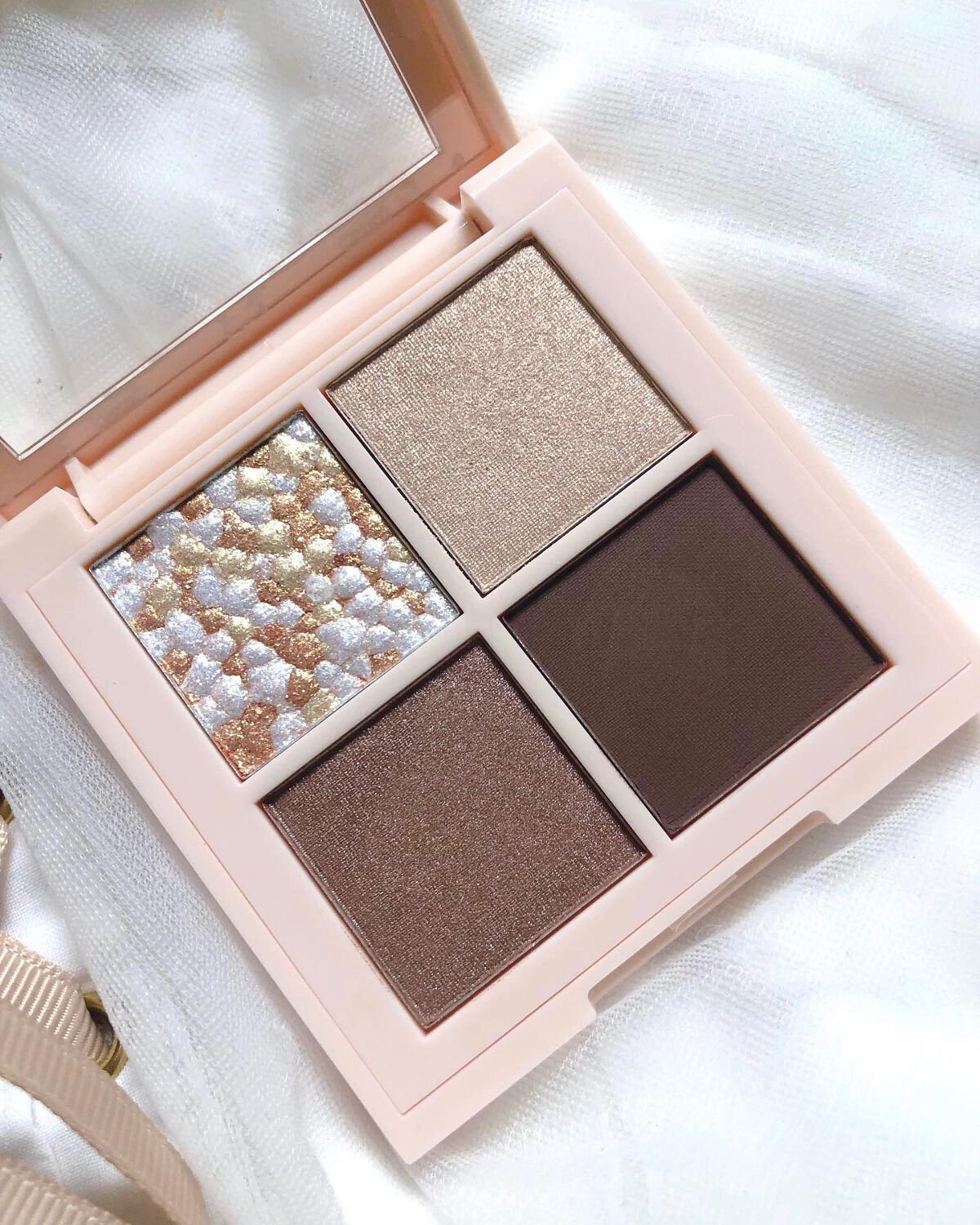 レブロン ダズル アイシャドウ クアッド/REVLON/アイシャドウパレットを使ったクチコミ（2枚目）