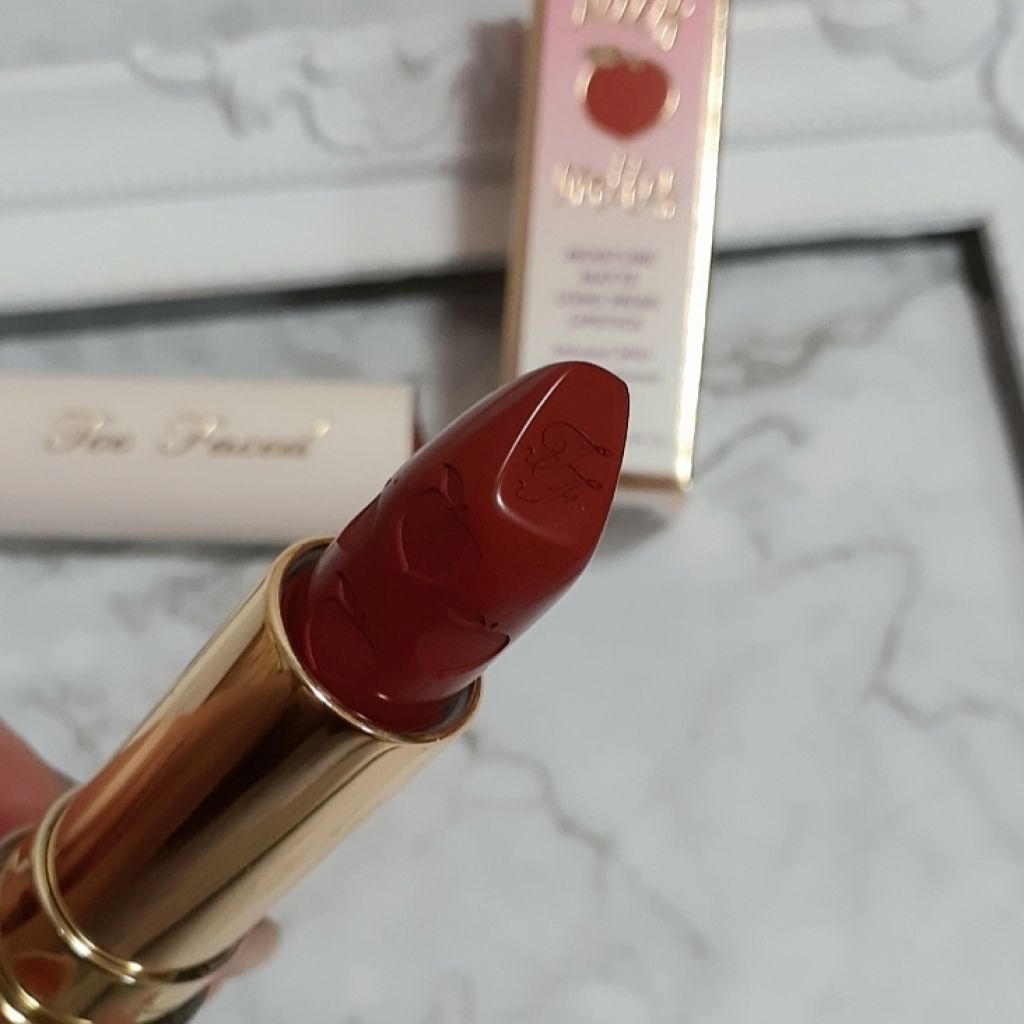 ジューシー マット ロングウェア リップスティック チル ピル/Too Faced/口紅を使ったクチコミ（2枚目）