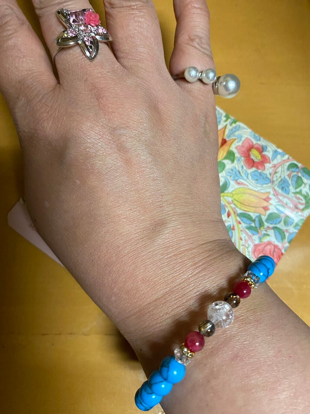 リサ・ラーソン♡クッションファンデマニア on LIPS 「#手作りアクセサリー#パワーストーンをね親友⇒幼なじみの彼女が..」(1枚目)