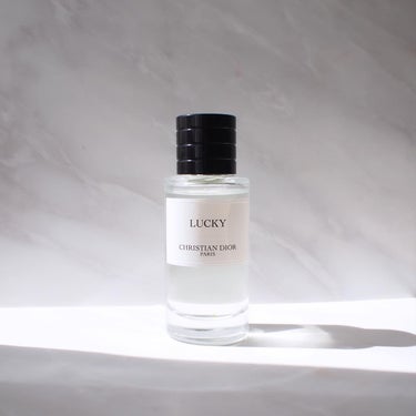 DIOR メゾン クリスチャン ディオール LUCKY
 “幸せのお守り“という意味が込められたLUCKYは、スズランとホワイトフラワーの香り。
 軽やかでフレッシュでありながら、凛とした意志の強さを感