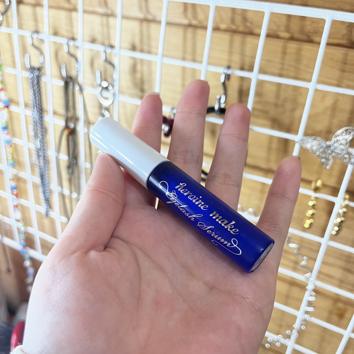 【まつ毛美容液】
ティックトックで、これとエマーキッドの2個使いが最強っ✩.*˚みたいなやつみつけて、エマーキッドとかラッシュアディクト欲しいけど高すぎるからまずこれ買ってみた

たまたま今日塗ってたら初日からぴったし１ヶ月ってことで比べて