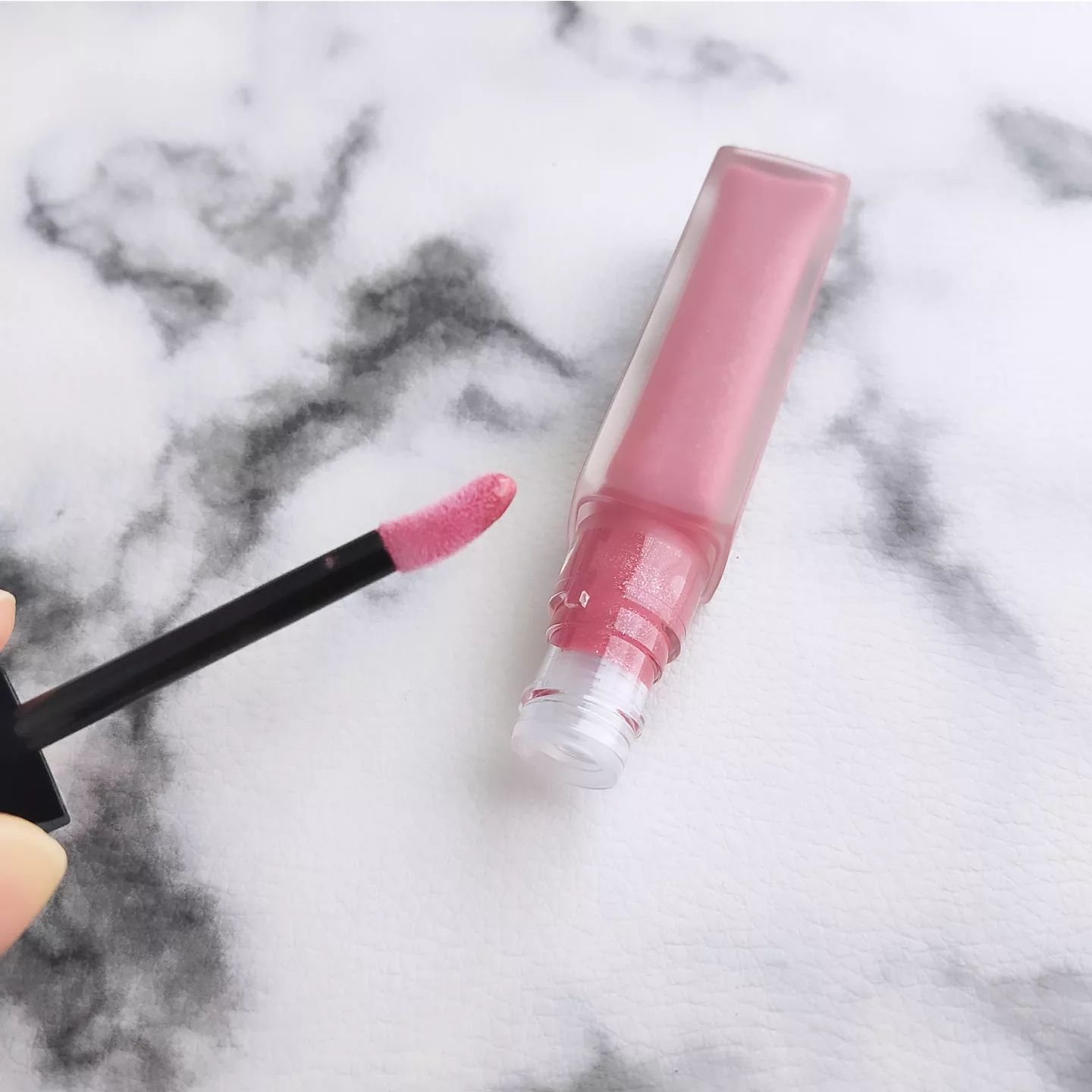 Vヴィヴィットロゼ リップグロス/Visvilaa/リップグロスを使ったクチコミ（3枚目）