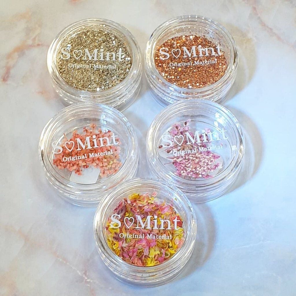 r.kira.nail on LIPS 「まだ雪の残る場所も多い季節⛄春の空気も感じるカラーで、ふわふわ..」(2枚目)