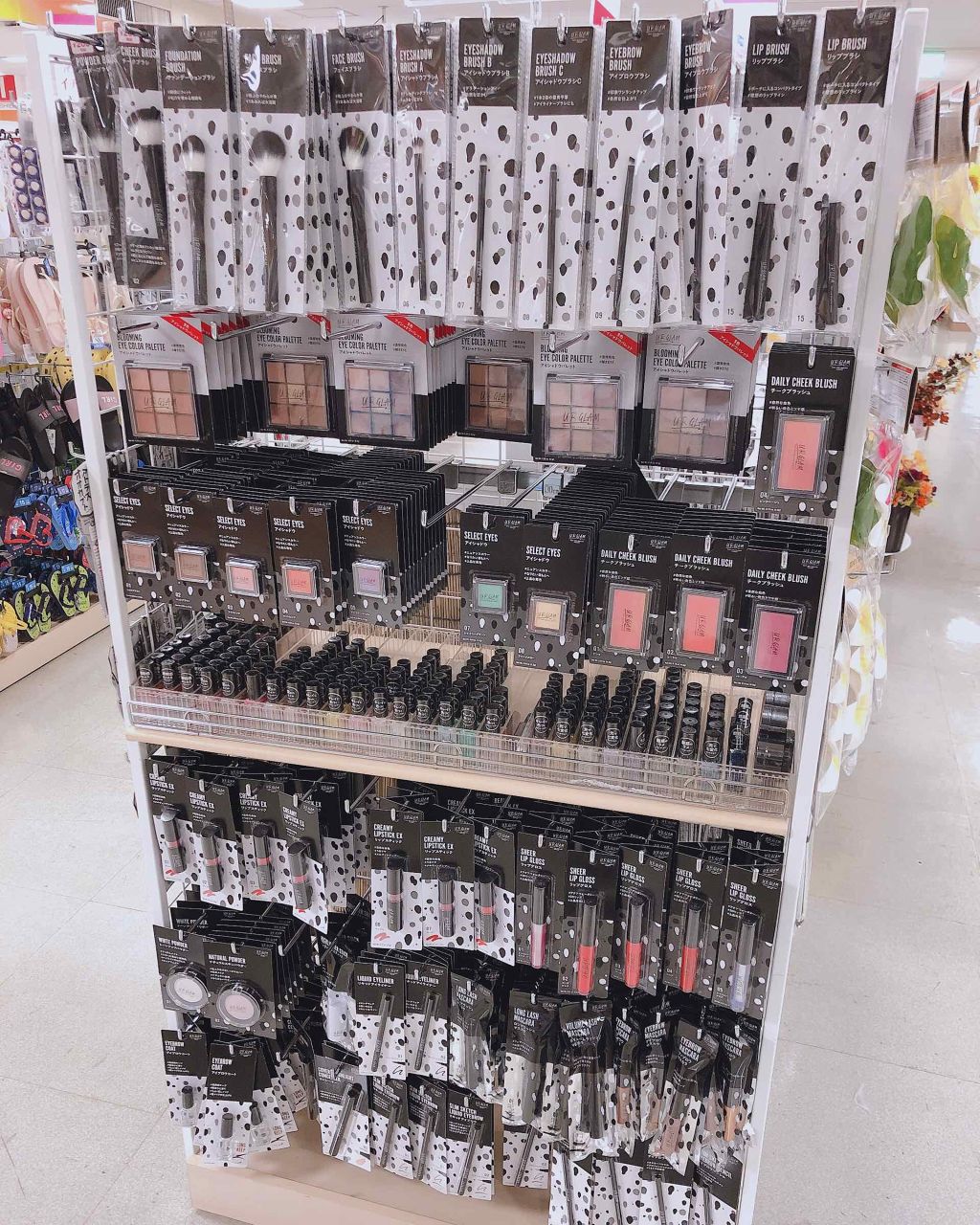 UR GLAM　BLOOMING EYE COLOR PALETTE/U R GLAM/アイシャドウパレットを使ったクチコミ（1枚目）