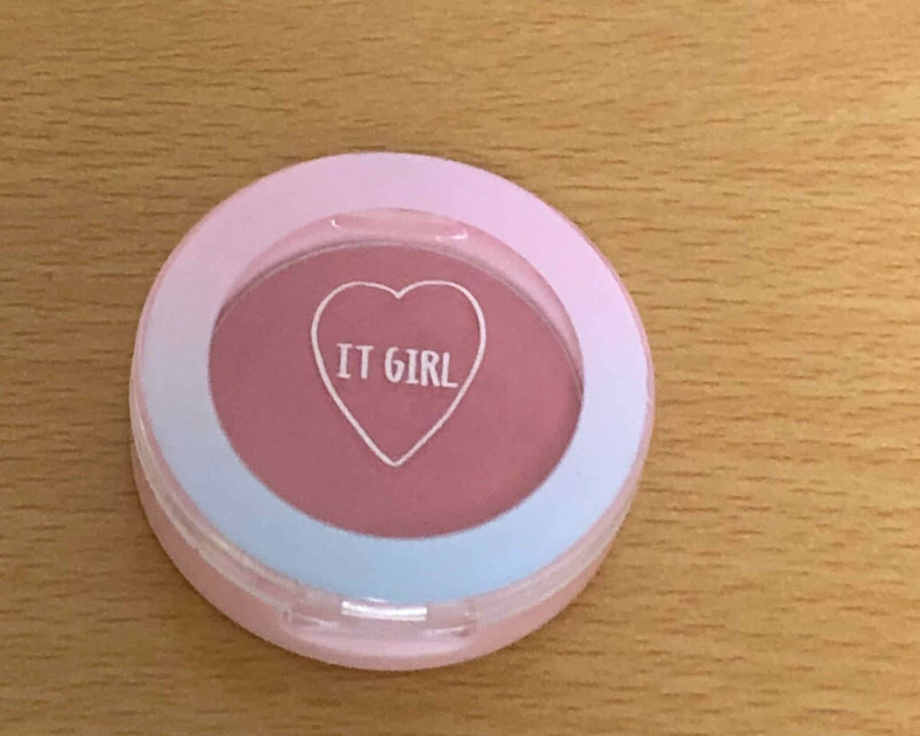 ダイソー×IT GIRL アイシャドウ 恋模様 /DAISO/単色アイシャドウを使ったクチコミ（1枚目）