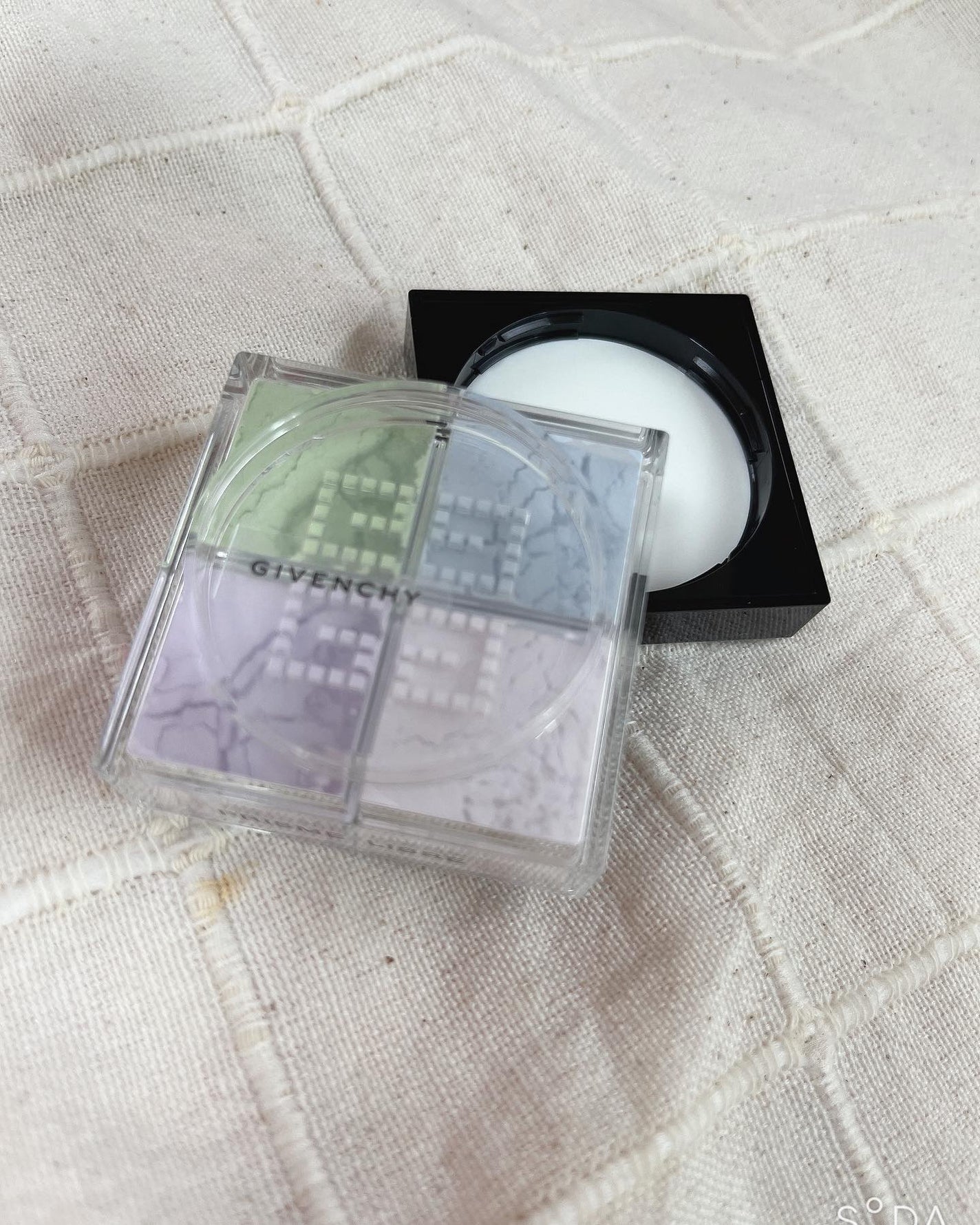 プリズム・リーブル/GIVENCHY/ルースパウダーを使ったクチコミ(2枚目)