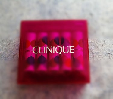 CLINIQUE クリニーク ポップ ホリデイ セットのクチコミ「✱　CLINIQUE　限定リップ　✱

普段はあまり使わないCLINIQUEのリップでしたが
.....」（1枚目）