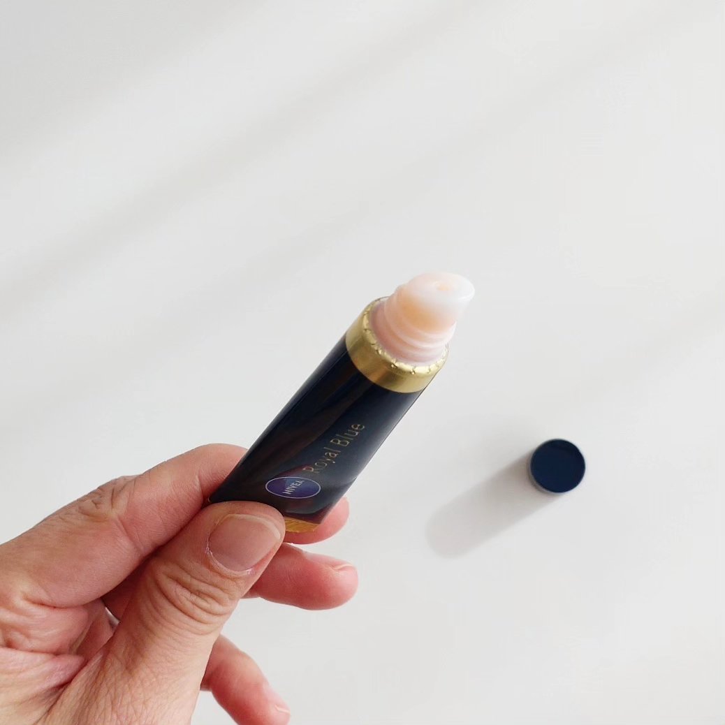 ニベア　ロイヤルブルーリップ　濃密美容ケア/ニベア/リップ美容液を使ったクチコミ（2枚目）