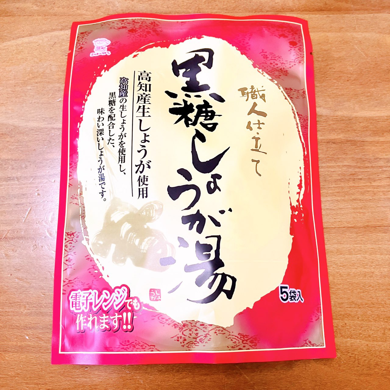 日東　黒糖しょうが湯

　本格的な味わいの生姜湯です♪

生姜の辛味がバッチリ効いているので、
よく温まる感じがして大満足☺️

でも黒糖入りだからか辛すぎない辛さなのが良い

しょうがをしっかり味わいたい方におすすめ✨

寒い冬、よく温ま
