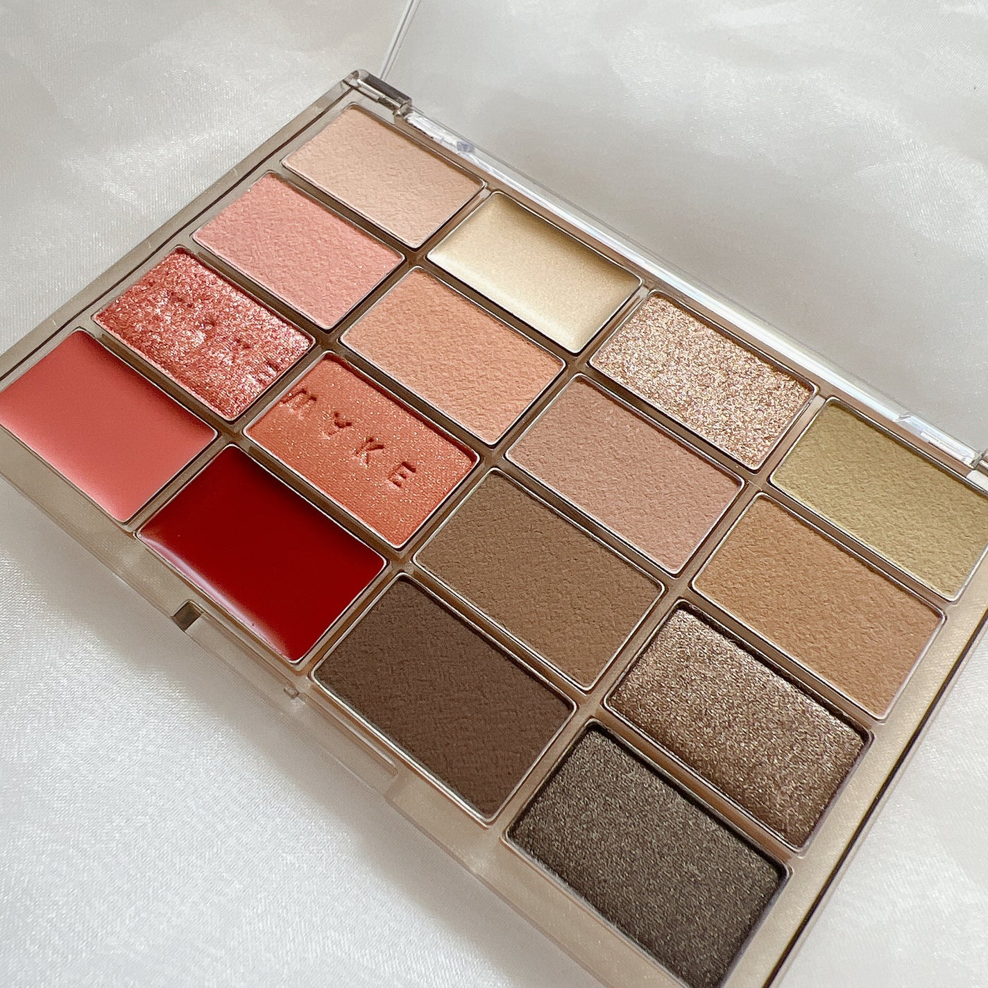 ソフトブラーリングアイパレット/wakemake/アイシャドウパレットを使ったクチコミ(6枚目)