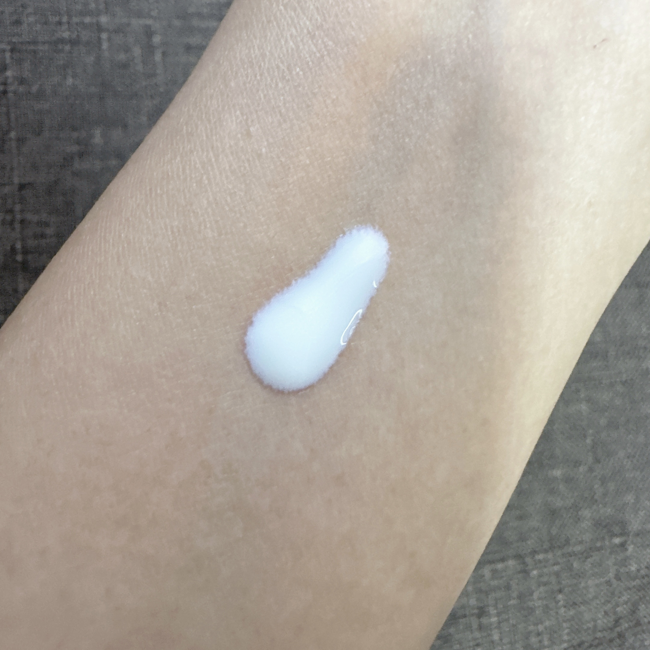 ホワイト ホワイトニング デイミルク UV/ザ・レチノタイム/日焼け止めミルクを使ったクチコミ（2枚目）