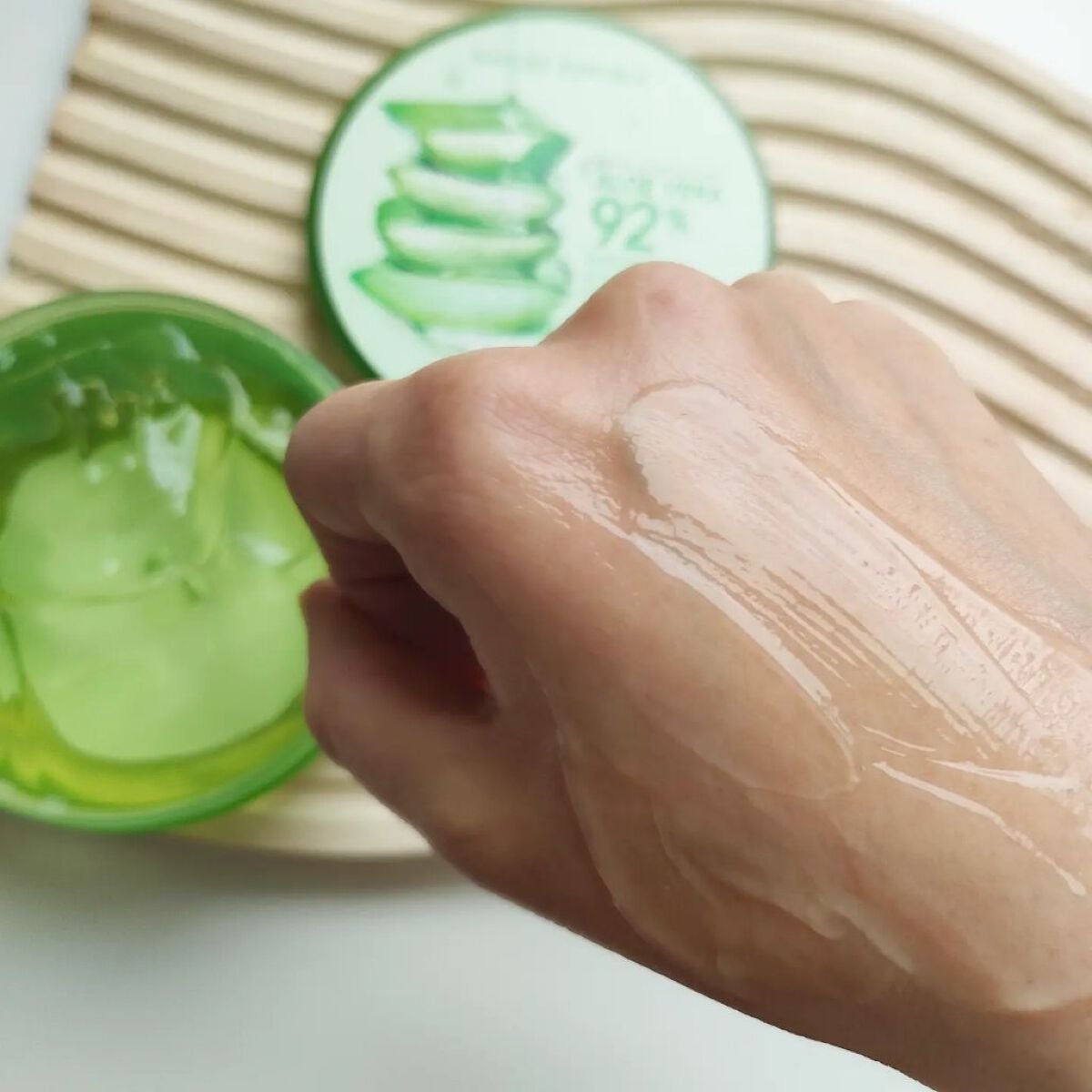 マイルド&モイスチャーアロエジェル/ネイチャーリパブリック/ボディローションを使ったクチコミ(4枚目)