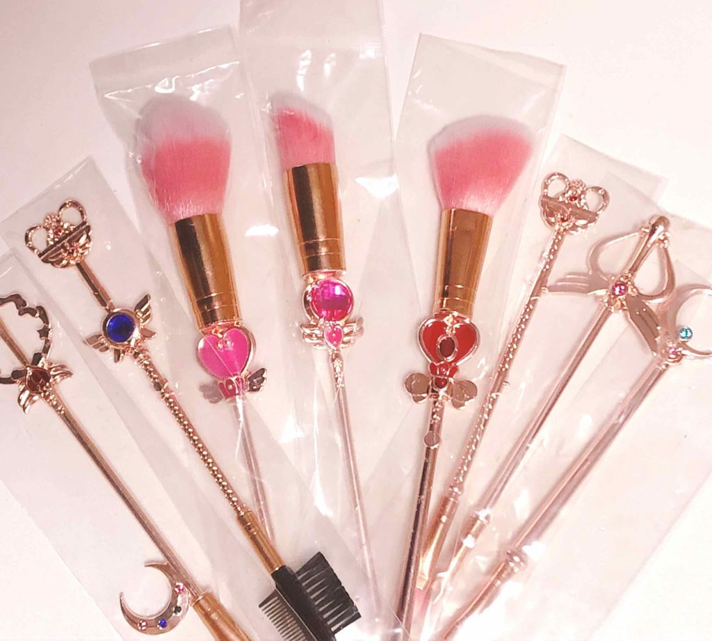 twinkle_lips_4b4 on LIPS 「セーラームーンのメイクブラシセット💄かわいすぎる〜😇💕エルモっ..」(1枚目)