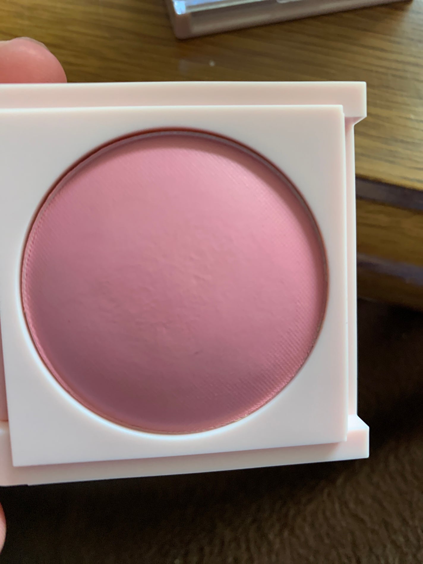 こもも on LIPS 「fweeのチークフニフニしてて柔らかかった濃いめの色選んだけど..」(1枚目)