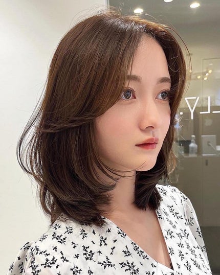 HARUNA on LIPS 「鎖骨ミディのたっぷりレイヤーに✨✨#鎖骨ミディアム肩上で、重め..」(4枚目)