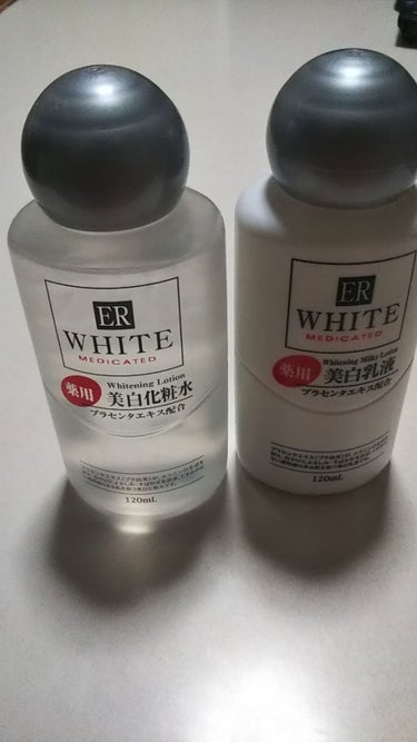 DAISO コスモホワイトニングミルクV(薬用美白乳液)のクチコミ「コスモホワイトの化粧水と乳液購入！
ダイソーで売ってる手頃な価格で使える化粧水です
この化粧水.....」（1枚目）