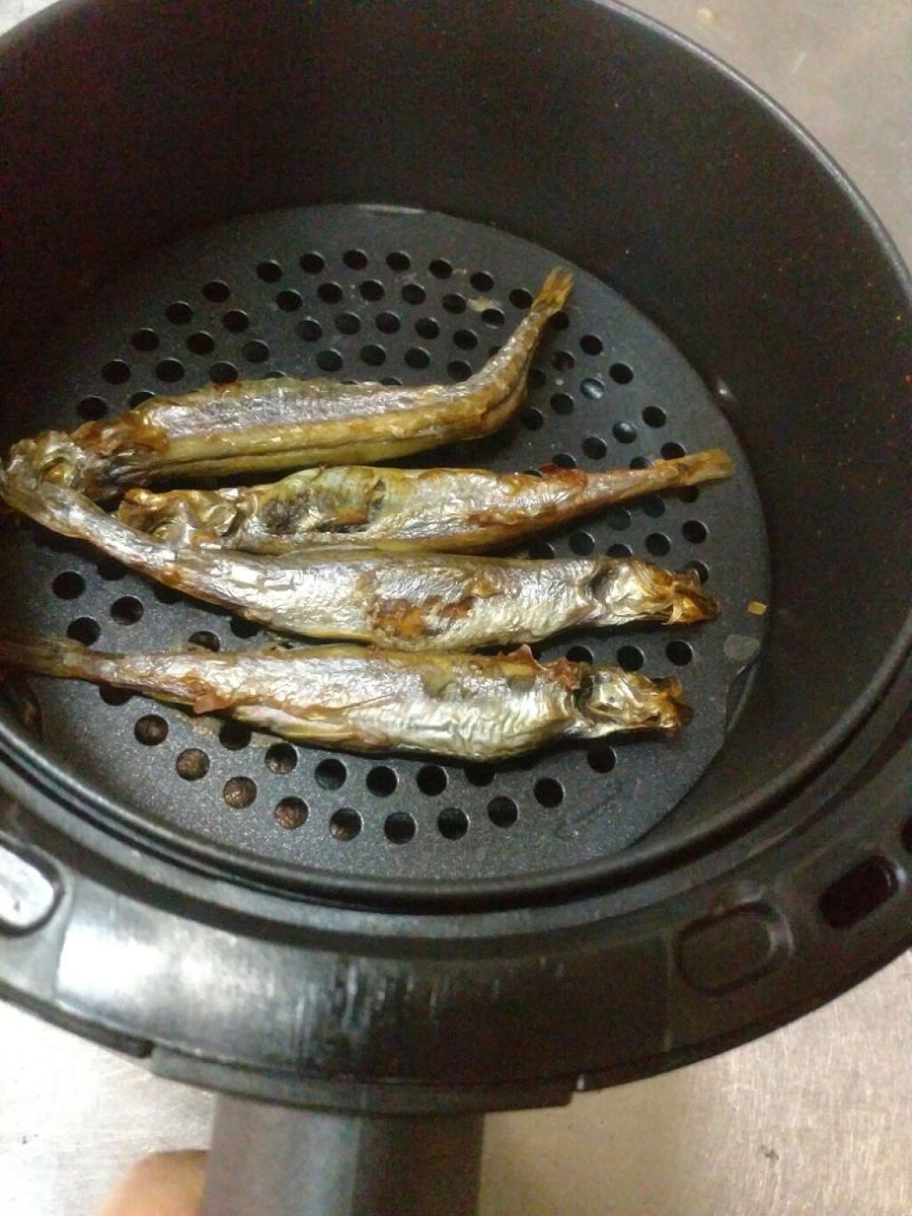 さより…新にゃんこお迎えしました😻 on LIPS 「🐟栄養豊富、ししゃもです🐟身体のために、美容のために、魚や肉を..」(3枚目)