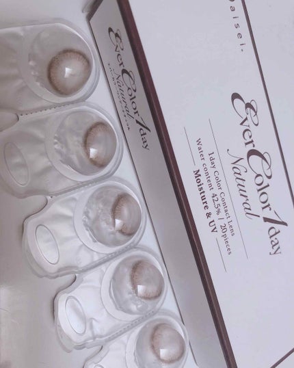 エバーカラーワンデーナチュラル モイストレーベルUV/エバーカラー/ワンデー(1DAY)カラコンを使ったクチコミ(1枚目)