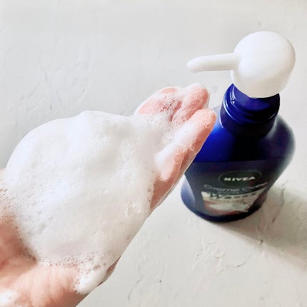 ニベア クリームケア ボディウォッシュ ブリティッシュ ロイヤルリリーの香り 本体 480ml/ニベア/ボディソープを使ったクチコミ(2枚目)