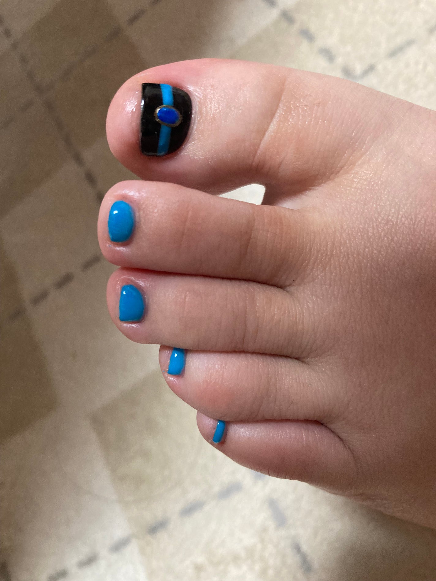 真凛 on LIPS 「今日は久しぶりにネイルしてきました💅★*数年ぶりのディズニーに..」(2枚目)