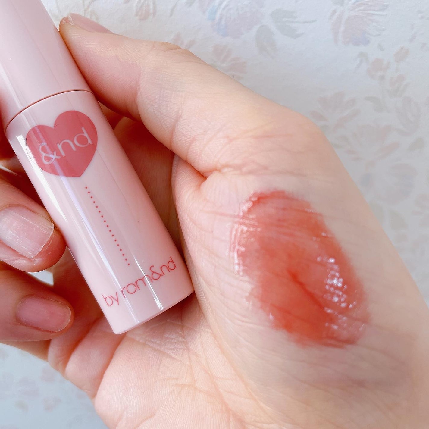 アンドバイロムアンド グラッシーボムティント/&nd by rom&nd/リップティントを使ったクチコミ(4枚目)