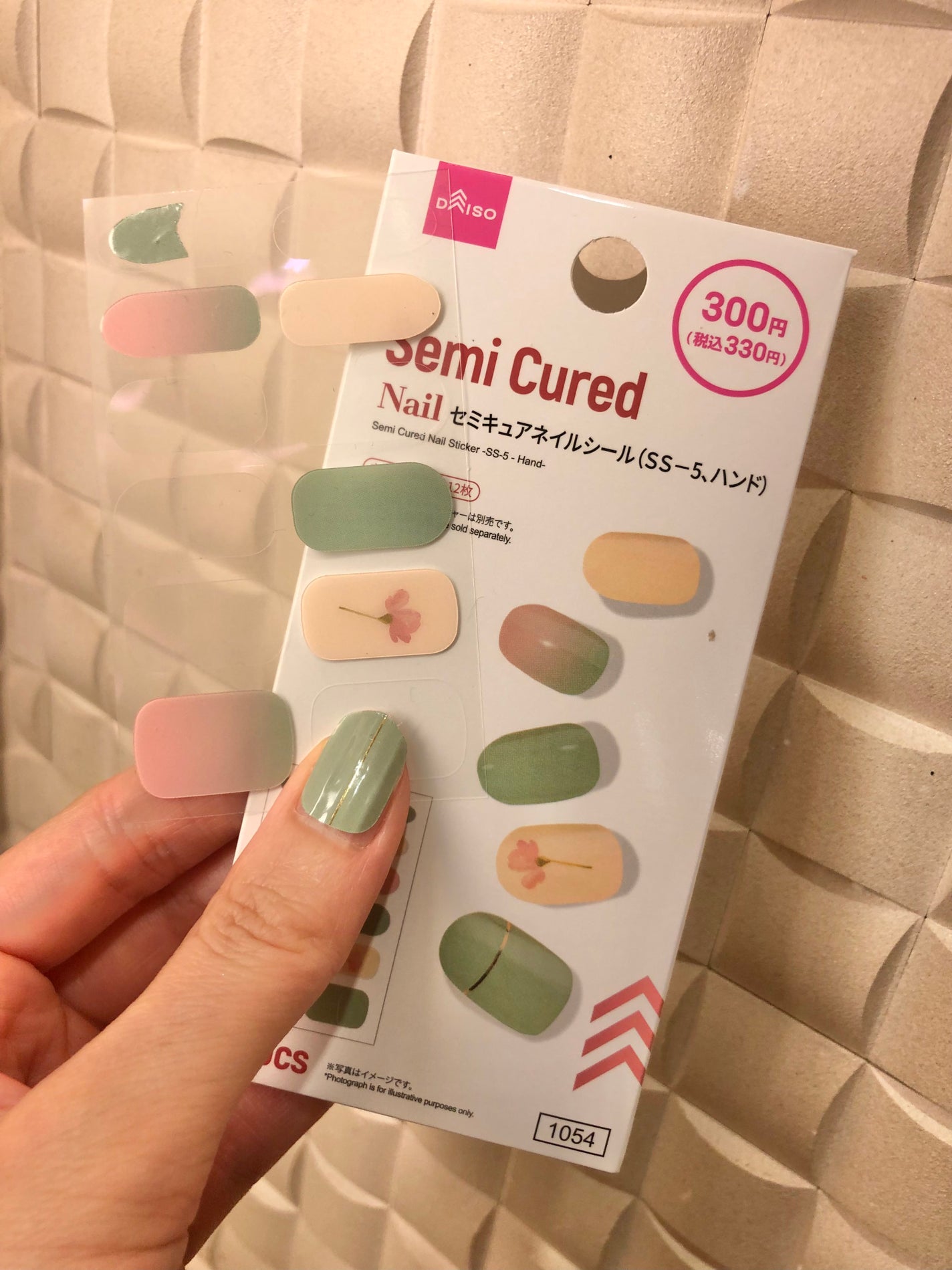 chicca 特殊メイクさんの偏愛美容 on LIPS 「急遽デートが入ったので出先でネイル直した💅3分でできるよ。助か..」(1枚目)