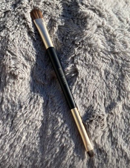 ロージーローザ ダブルエンドコンシーラーブラシのクチコミ「ロージーローザ
ダブルエンドコンシーラーブラシ
サロンでコスメをお試ししていただく際に
使用.....」(2枚目)