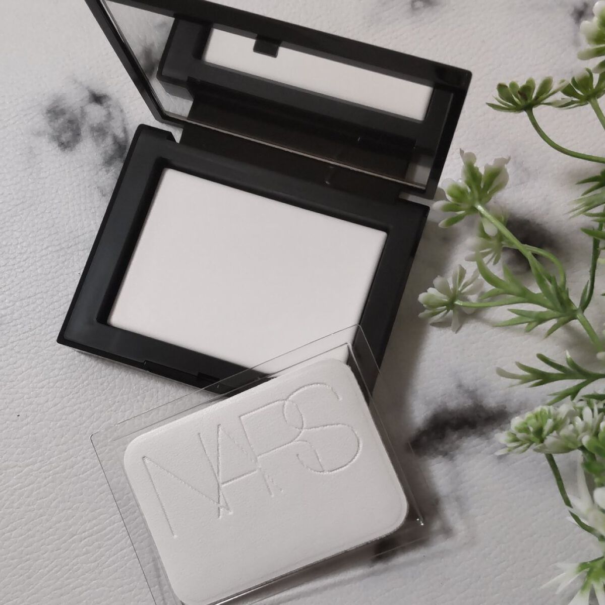 ライトリフレクティングセッティングパウダー　プレスト　N 03005(限定パッケージ)/NARS/プレストパウダーを使ったクチコミ（2枚目）