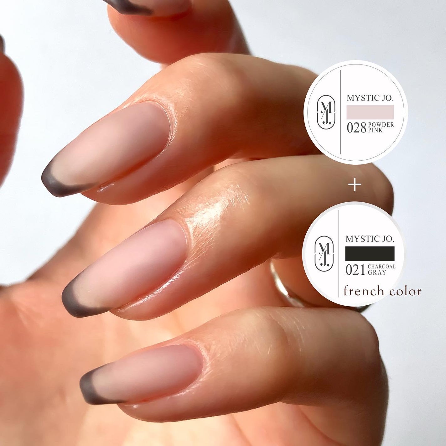 sato 🕊 self nail🫧🤍 on LIPS 「すりガラスのようなマットなフレンチネイルベースにスジを入れてほ..」(3枚目)