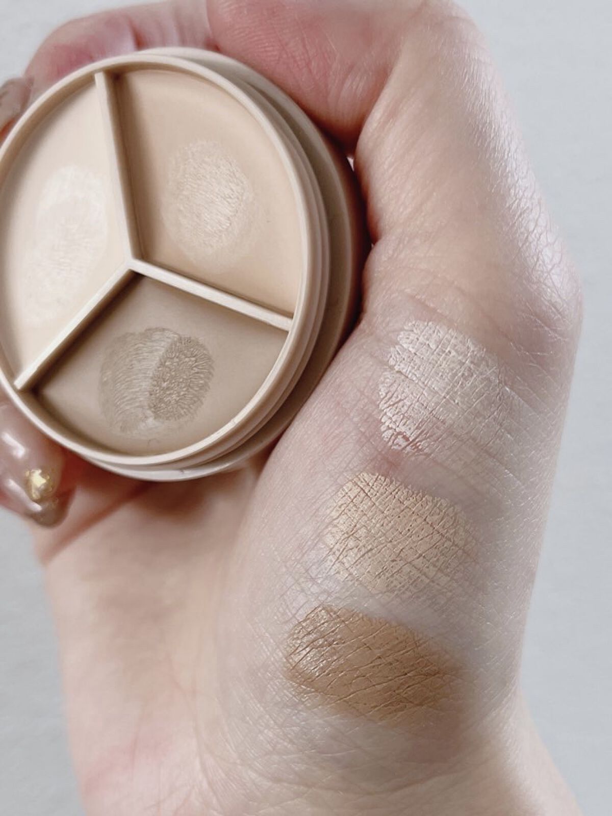 カバーパーフェクション トリプル ポット コンシーラー 02 コントゥアベージュ/the SAEM/パレットコンシーラーを使ったクチコミ（2枚目）