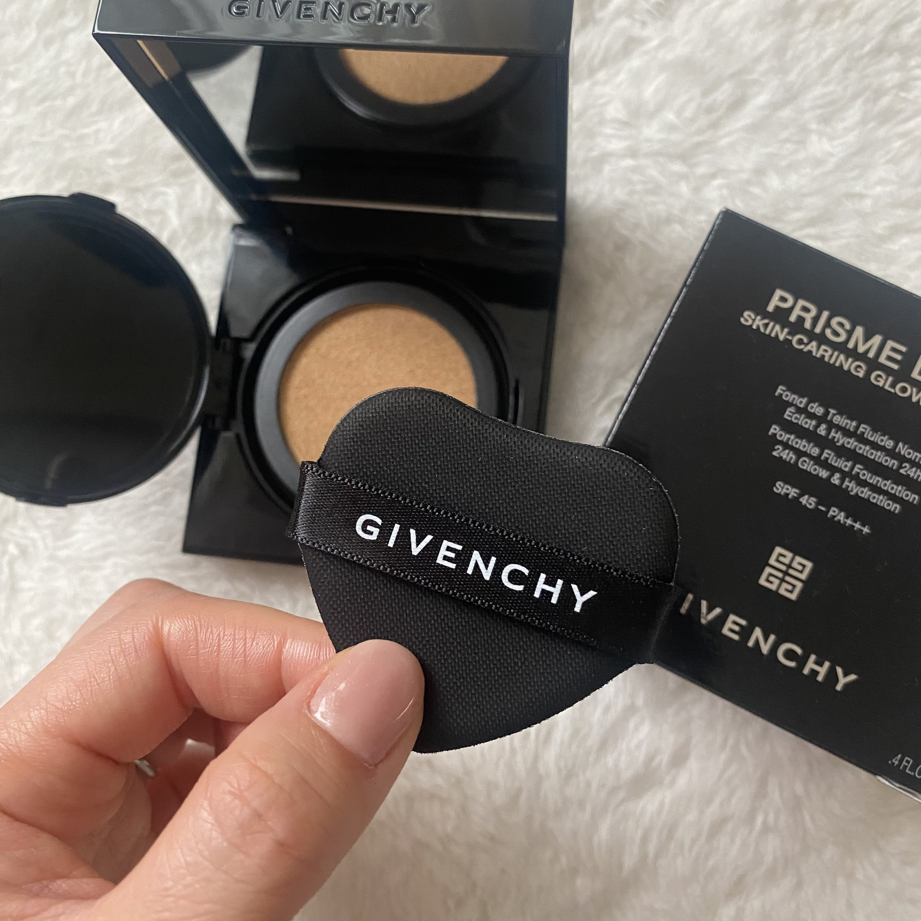 プリズム・リーブル・スキンケアリング・グロウ・クッション 1-W105	/GIVENCHY/クッションファンデーションを使ったクチコミ（1枚目）