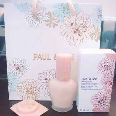 Paul & JOE 
モイスチュアライジングファンデーション
プライマー01

初めて買ってから1ヶ月たちました。
乾燥肌でこの時期でも化粧が崩れてしまうのが気になってしまうので
保湿力があり、今の季