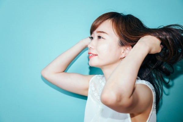 切れ毛をなくす方法5選!ボサボサ髪におすすめのヘアオイル・トリートメントも紹介の画像