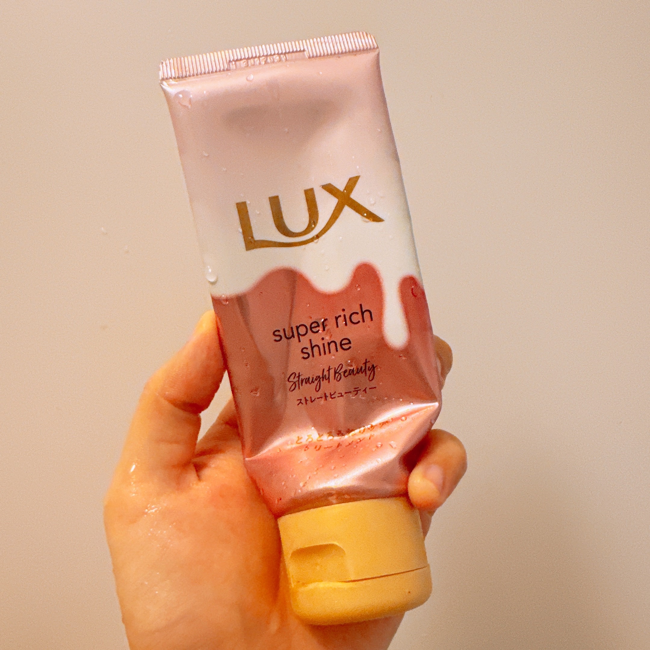 スーパーリッチシャイン ストレートビューティー とろとろうねりケアトリートメント 150g/LUX/洗い流すヘアトリートメントを使ったクチコミ（1枚目）
