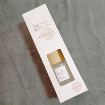 3COINS フレグランスディフューザーのクチコミ「3COINSのフレグランスディフューザー Whitemusk。おしゃれ容器、スティック5本、ド.....」(3枚目)