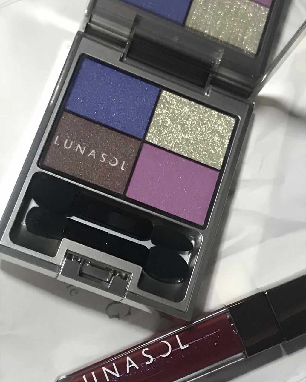 ルナソルの限定のアイシャドウとリップグロスゲット♡

最後の一個だって言われたアイシャドウや人気だと言われたリップグロス♡

ルナソル 
コントラスティングカラーアイズ
  EX 02  Sparkling Moon

シアーライトグロス
